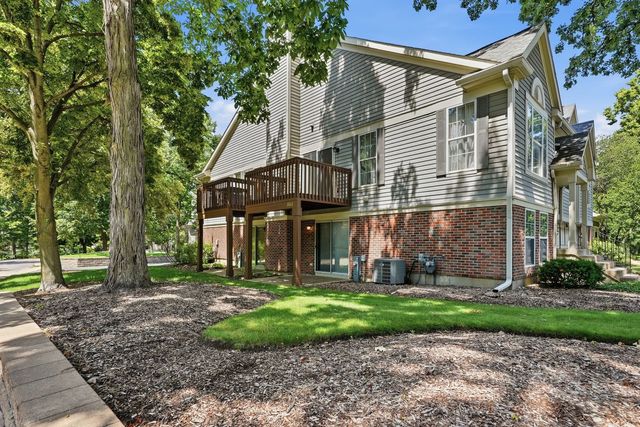 864 N Shady Oaks Drive 864, Elgin, IL 60120