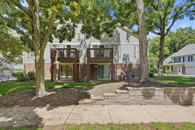 864 N Shady Oaks Drive 864, Elgin, IL 60120