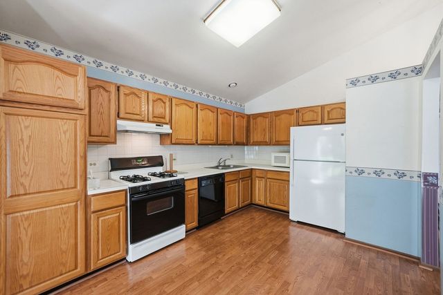 864 N Shady Oaks Drive 864, Elgin, IL 60120