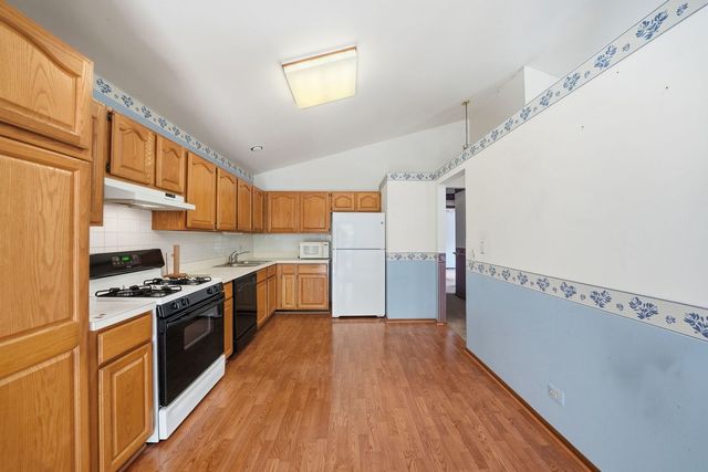 864 N Shady Oaks Drive 864, Elgin, IL 60120
