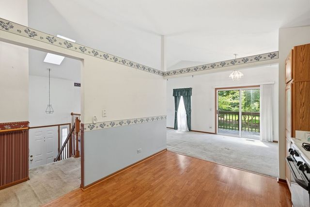 864 N Shady Oaks Drive 864, Elgin, IL 60120