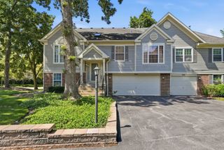864 N Shady Oaks Drive 864, Elgin, IL 60120