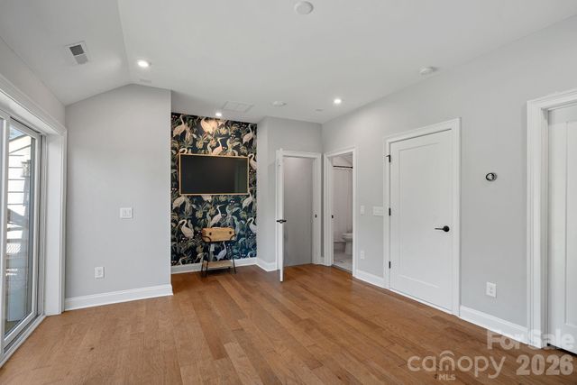 2543 Deacon Avenue, Charlotte, NC 28204