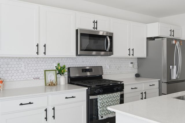 117 Fieldcrest Avenue, Hampshire, IL 60140