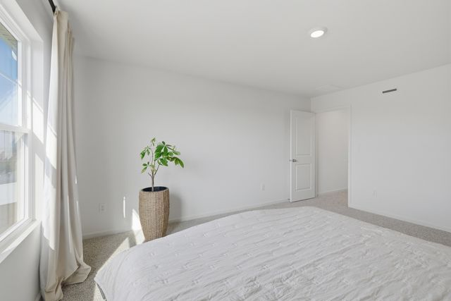 117 Fieldcrest Avenue, Hampshire, IL 60140