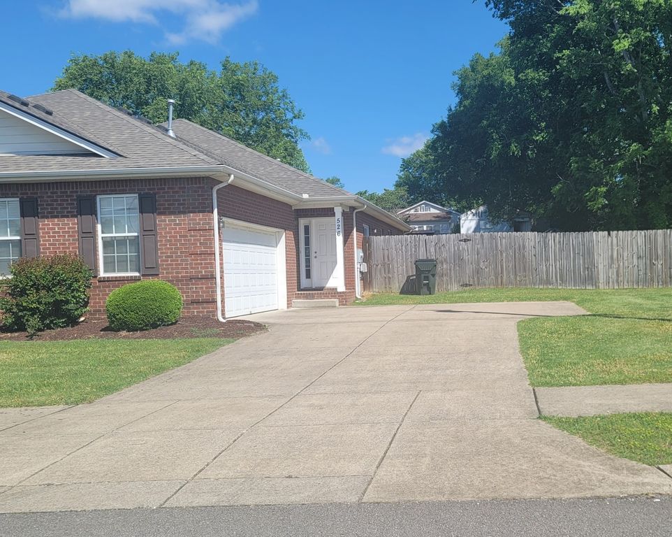 526 Rose Cottage Cir, Gallatin, TN 37066