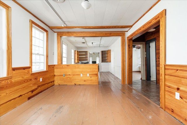 9299 N CONGRESS ST, New Market, VA 22844