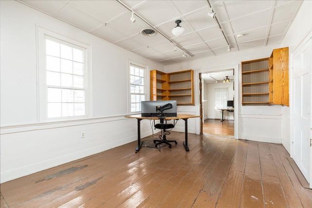 9299 N CONGRESS ST, New Market, VA 22844