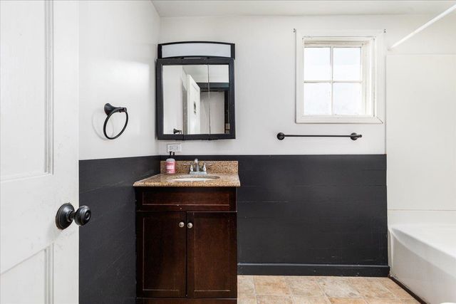 9299 N CONGRESS ST, New Market, VA 22844