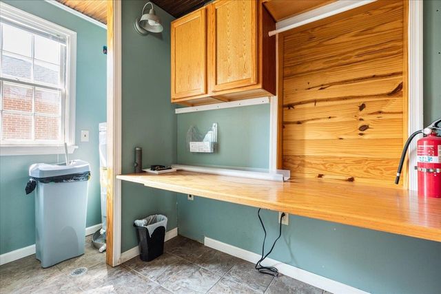 9299 N CONGRESS ST, New Market, VA 22844