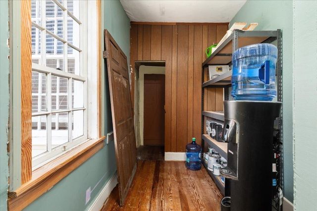 9299 N CONGRESS ST, New Market, VA 22844