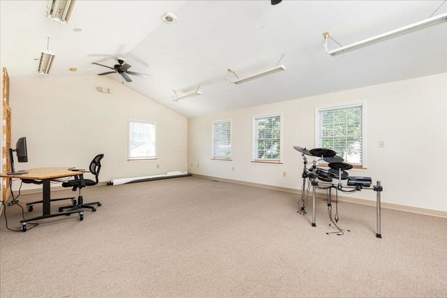 9299 N CONGRESS ST, New Market, VA 22844