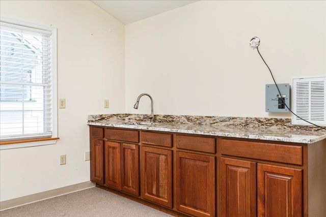 9299 N CONGRESS ST, New Market, VA 22844