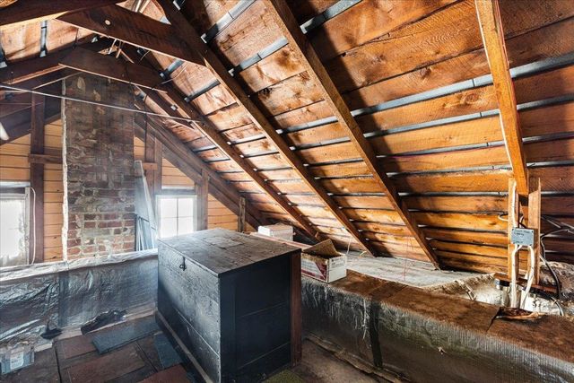 9299 N CONGRESS ST, New Market, VA 22844