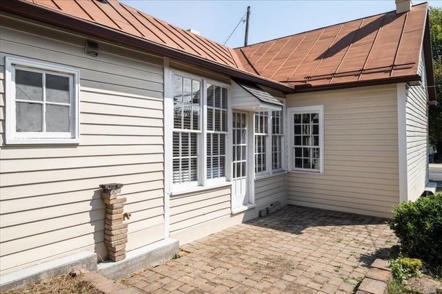 9299 N CONGRESS ST, New Market, VA 22844