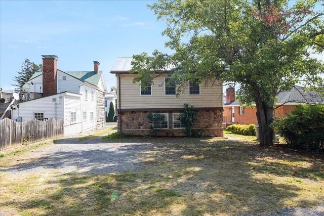 9299 N CONGRESS ST, New Market, VA 22844