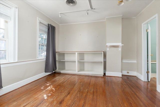 9299 N CONGRESS ST, New Market, VA 22844