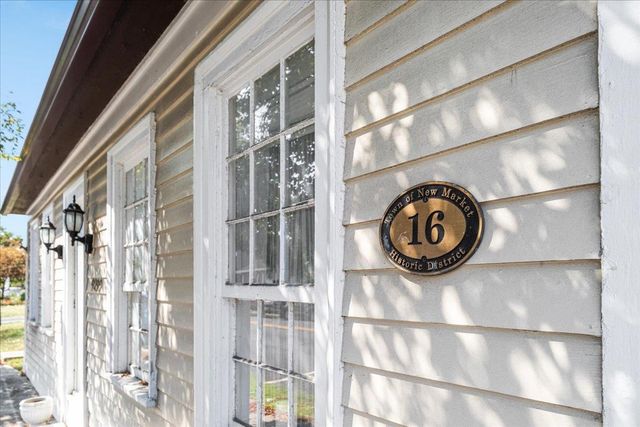 9299 N CONGRESS ST, New Market, VA 22844