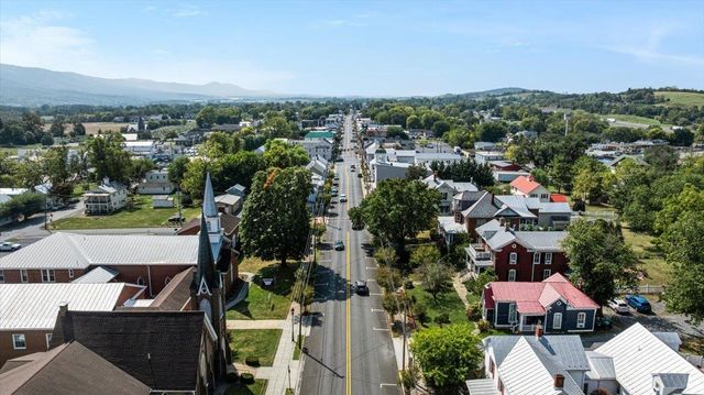 9299 N CONGRESS ST, New Market, VA 22844