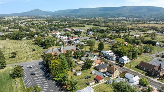 9299 N CONGRESS ST, New Market, VA 22844