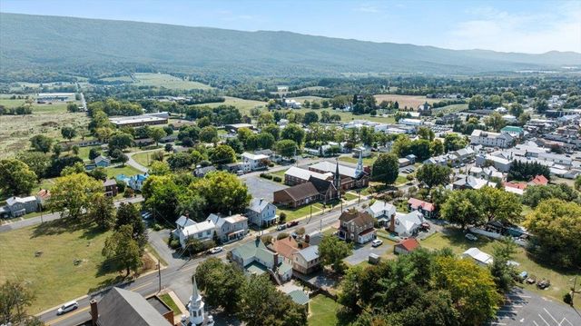 9299 N CONGRESS ST, New Market, VA 22844