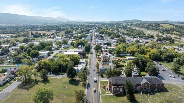 9299 N CONGRESS ST, New Market, VA 22844