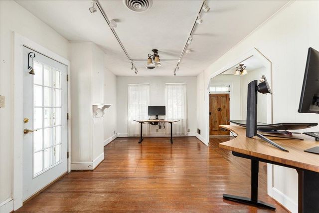 9299 N CONGRESS ST, New Market, VA 22844