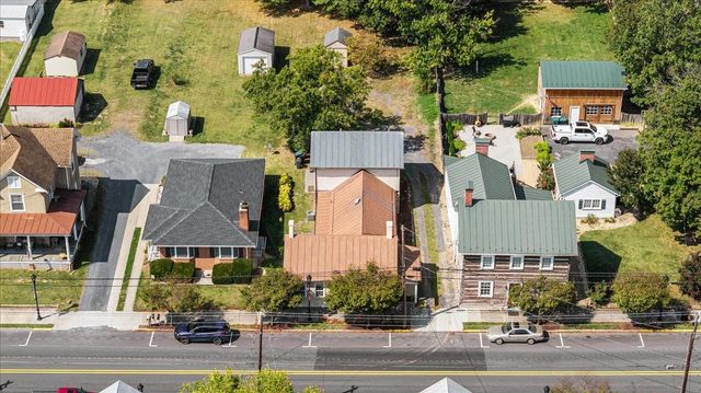 9299 N CONGRESS ST, New Market, VA 22844