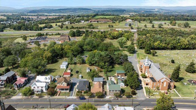 9299 N CONGRESS ST, New Market, VA 22844