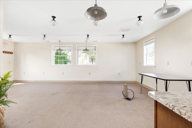 9299 N CONGRESS ST, New Market, VA 22844