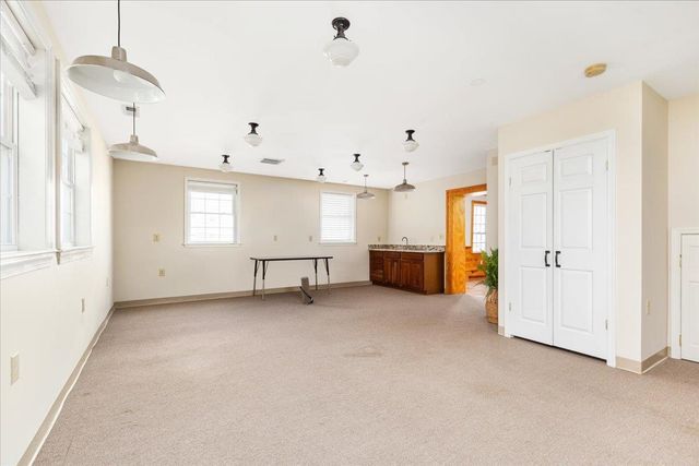 9299 N CONGRESS ST, New Market, VA 22844