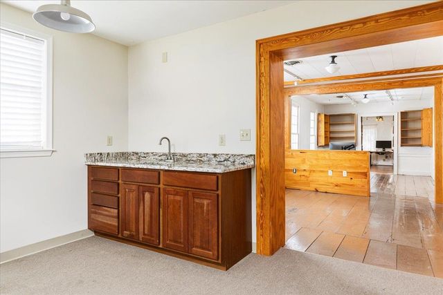 9299 N CONGRESS ST, New Market, VA 22844