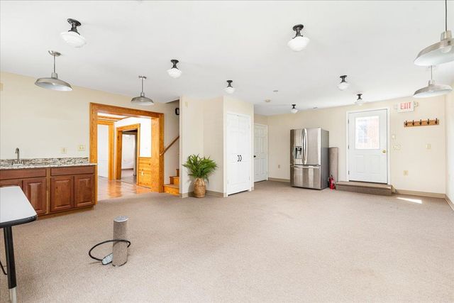 9299 N CONGRESS ST, New Market, VA 22844