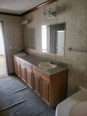 577 Route Ff, Everton, MO 65646