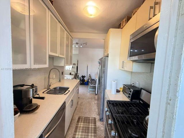 8420 Byron Ave 2, Miami Beach, FL 33141