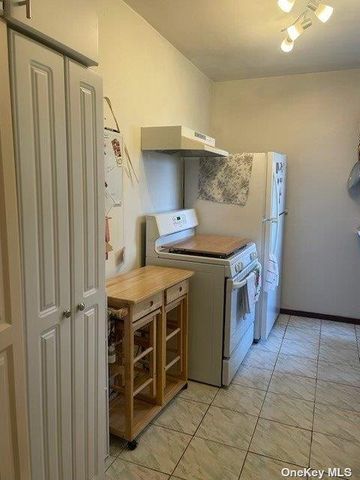 204-15 Foothill Avenue B 42, Hollis, NY 11423