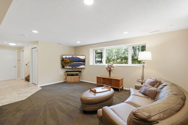 8716 Virginia Avenue S, Bloomington, MN 55438