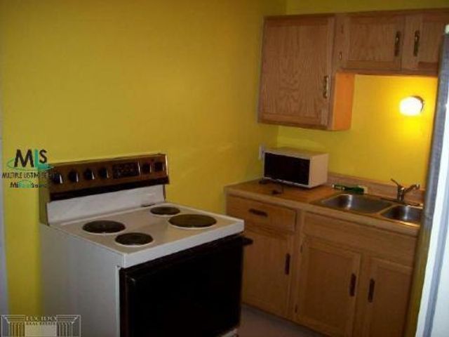17444 Ivanhoe Street, Roseville, MI 48066