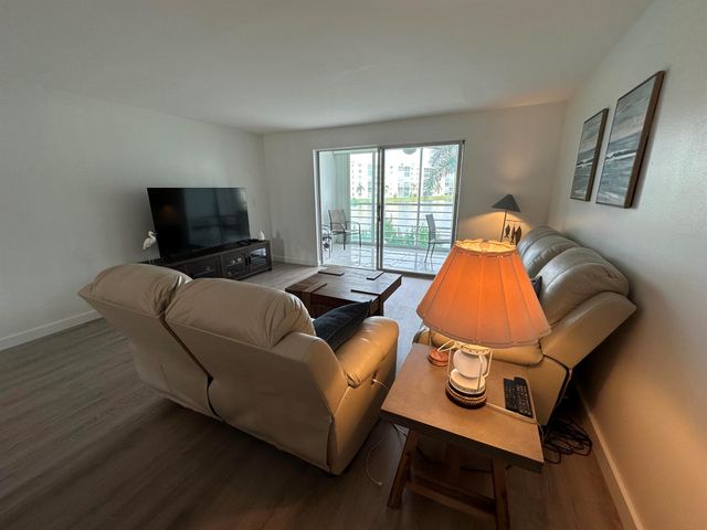 141 SE 3rd Avenue 203, Dania Beach, FL 33004