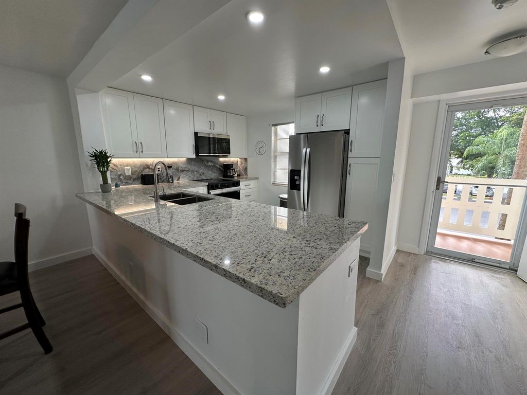 141 SE 3rd Avenue 203, Dania Beach, FL 33004