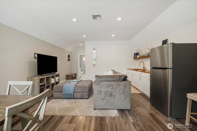 26709 Entwhistle Road E, Buckley, WA 98321