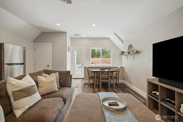 26709 Entwhistle Road E, Buckley, WA 98321