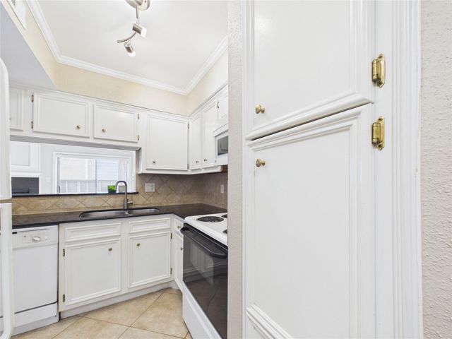 260 El Dorado Boulevard 1807, Houston, TX 77598