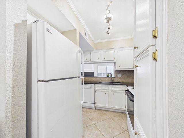 260 El Dorado Boulevard 1807, Houston, TX 77598