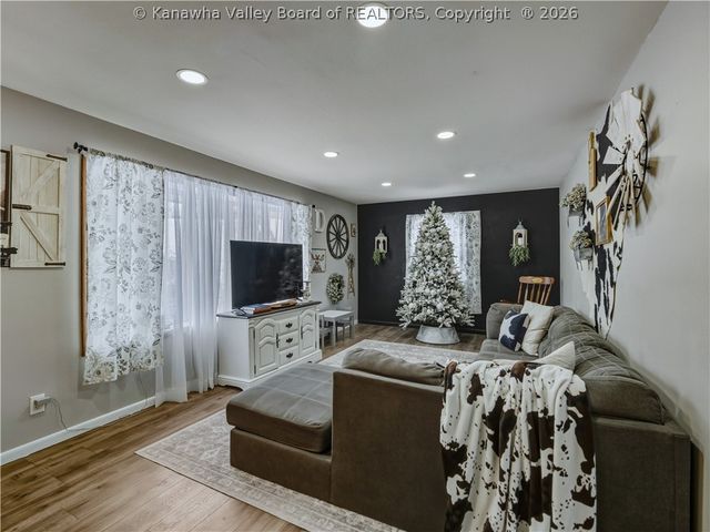 561 Valley Street, St Albans, WV 25177