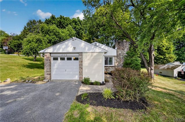208 Danbury Drive, Camillus, NY 13219
