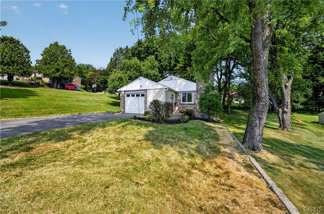 208 Danbury Drive, Camillus, NY 13219