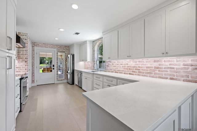 14173 Troy Duplessis Rd, Gonzales, LA 70737