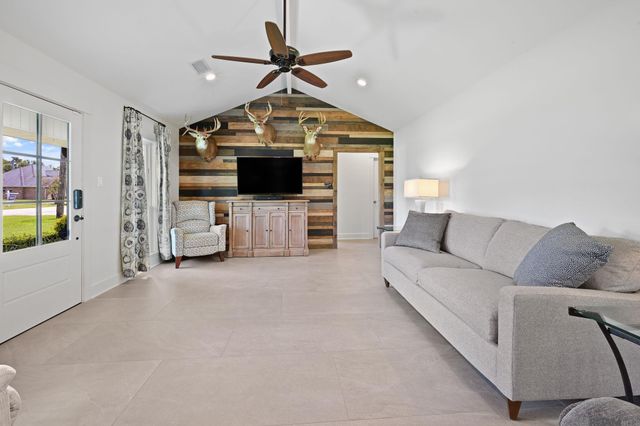 14173 Troy Duplessis Rd, Gonzales, LA 70737