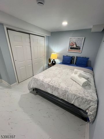 505 Knopf St, Linden City, NJ 07036